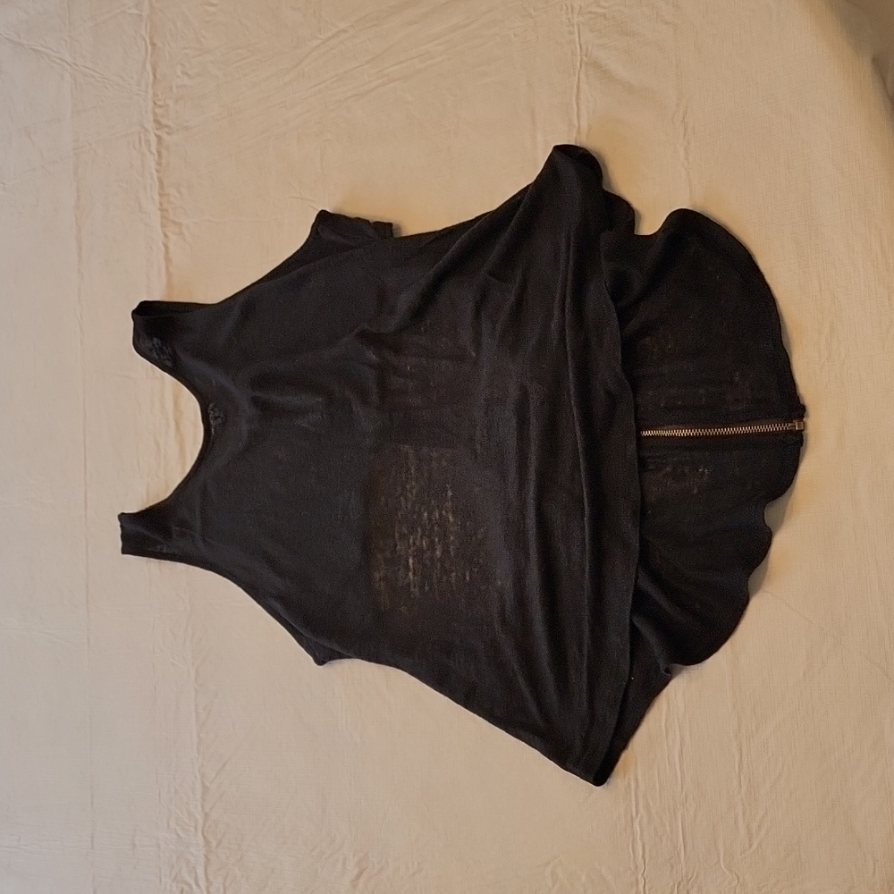 ASTR SLEEVELESS BLACK TOP